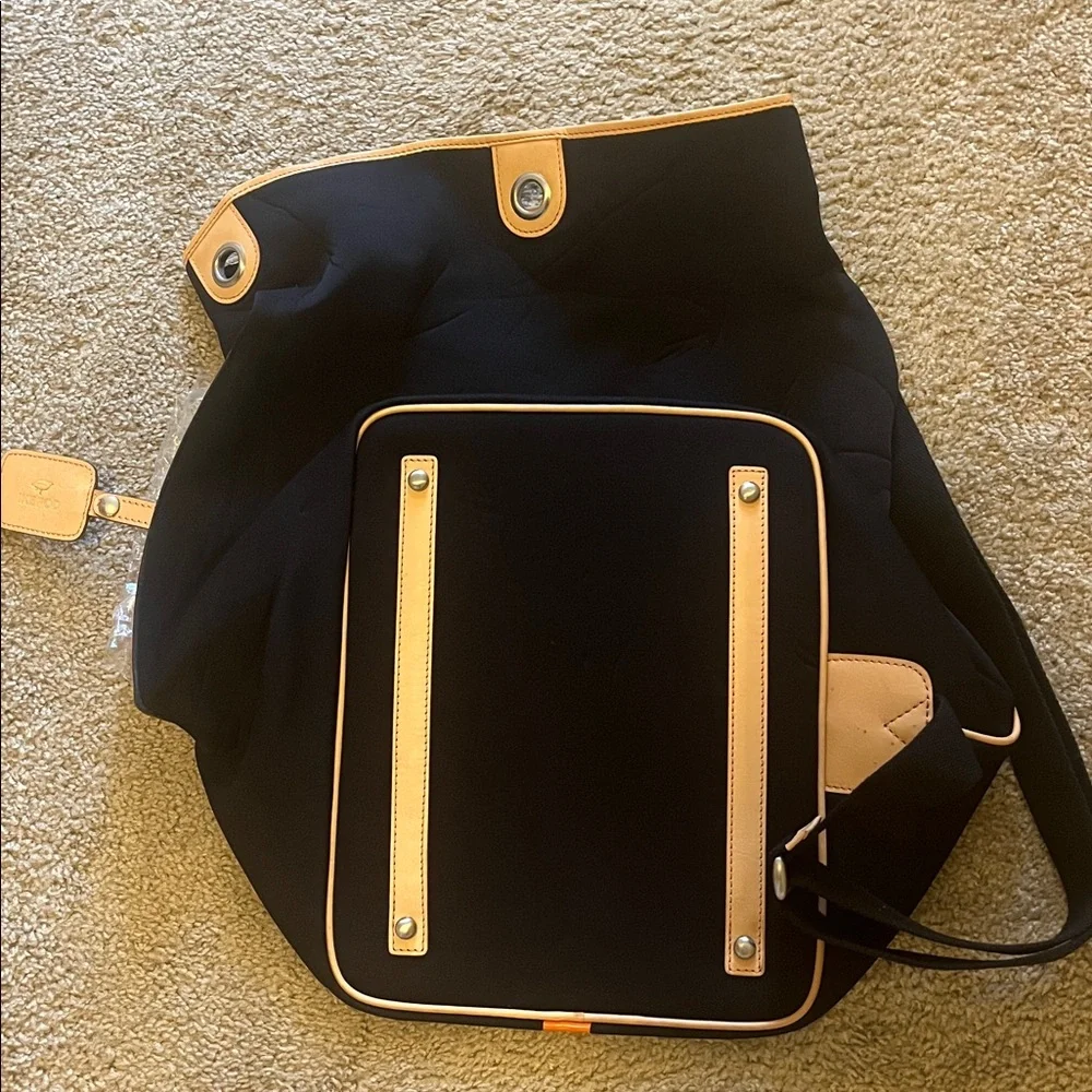 IKEPOD Black and Tan Tote Bag